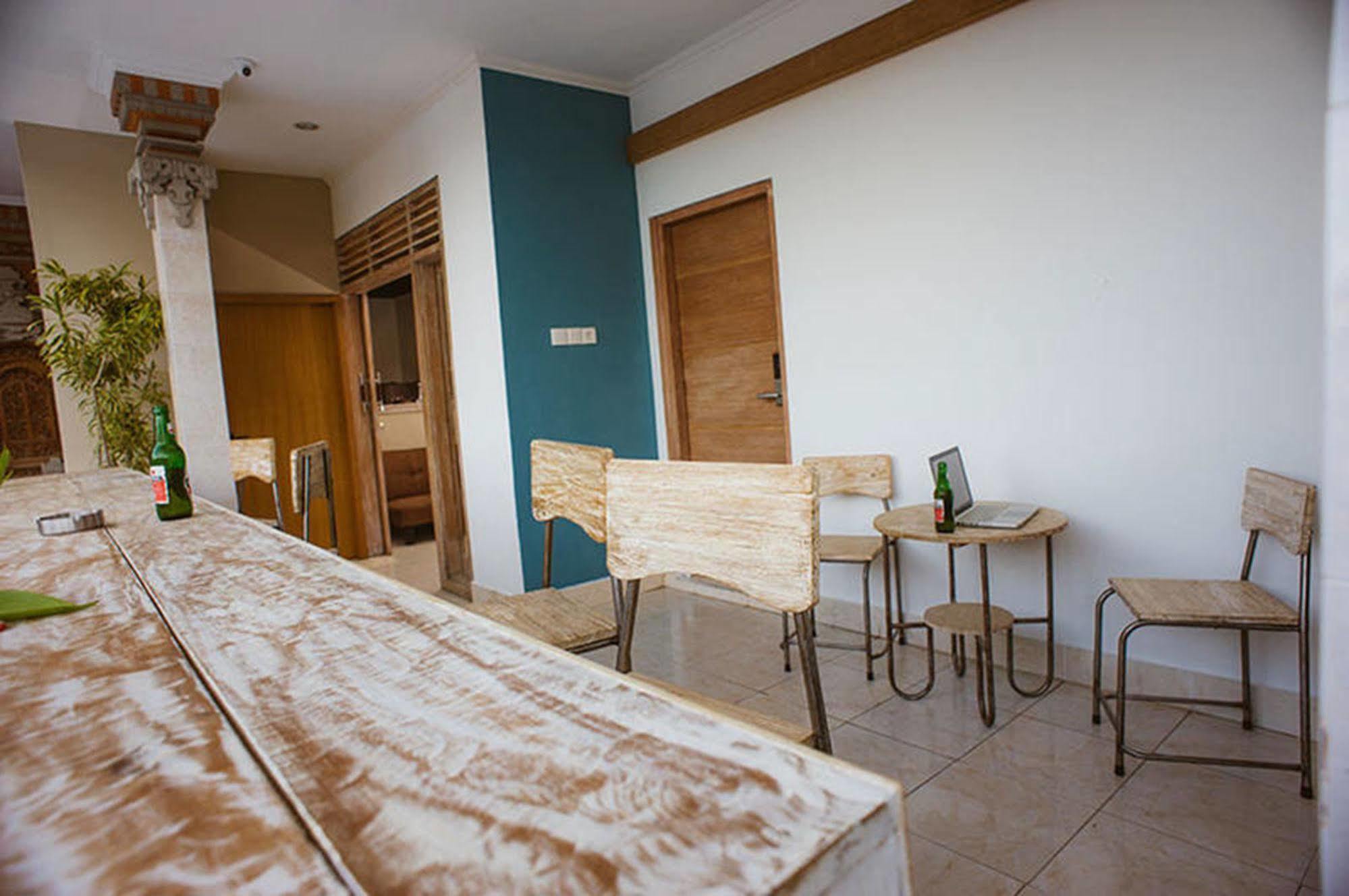Bedplus Backpacker Kuta Legian Exterior foto