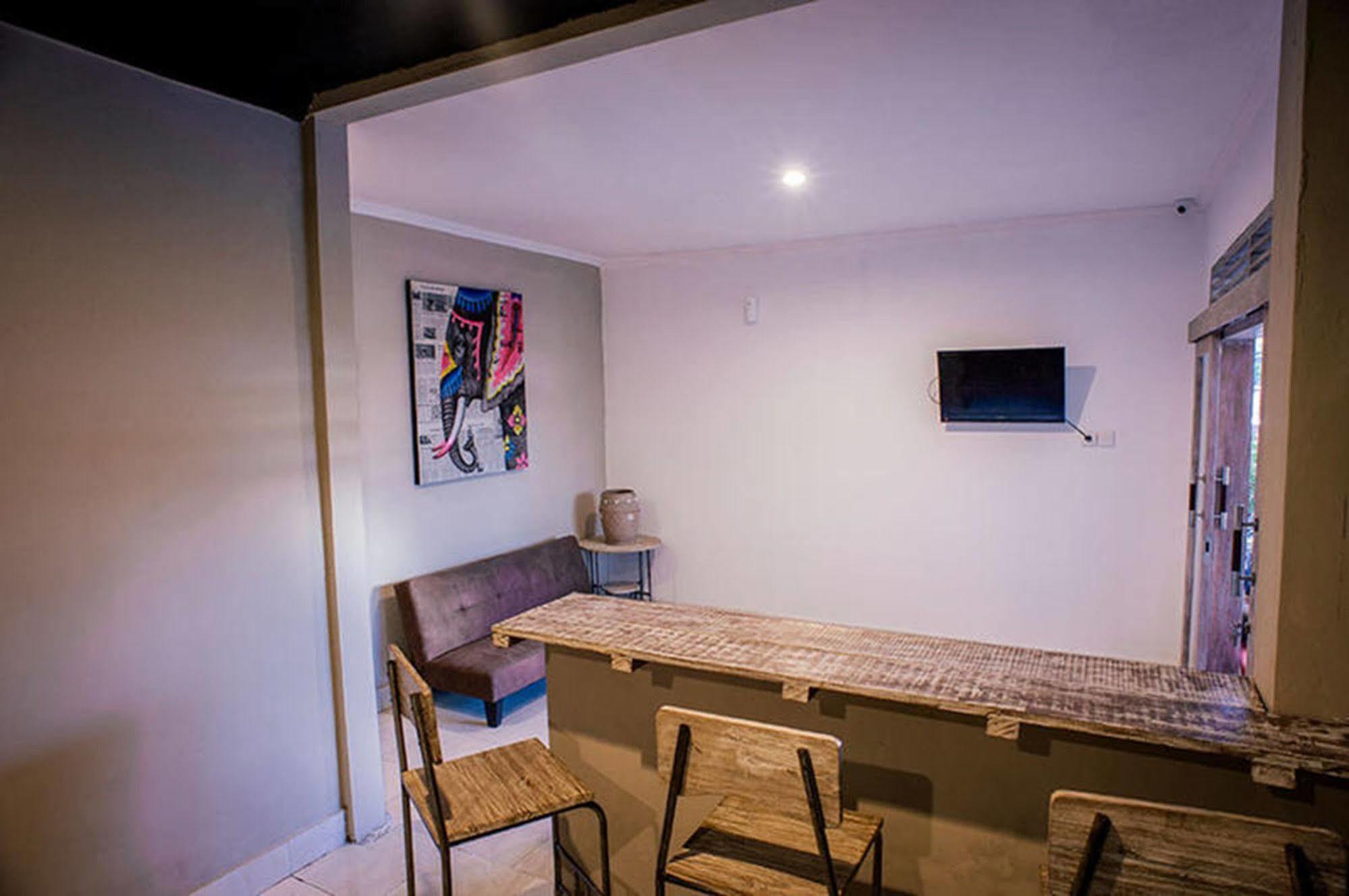 Bedplus Backpacker Kuta Legian Exterior foto