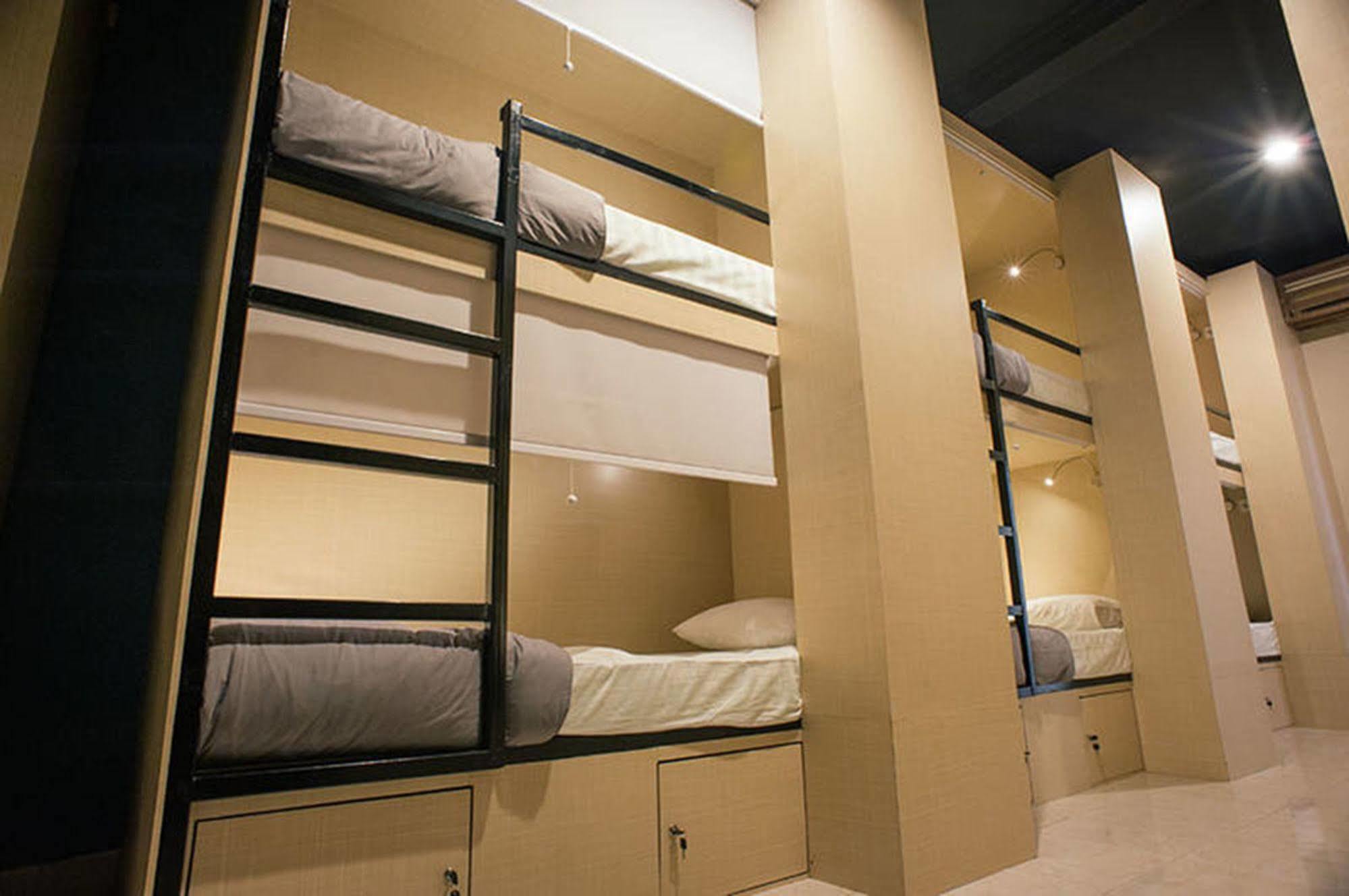 Bedplus Backpacker Kuta Legian Exterior foto